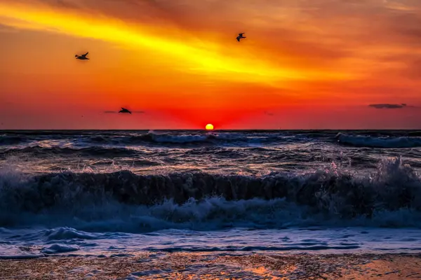 Sahilde gün batımı