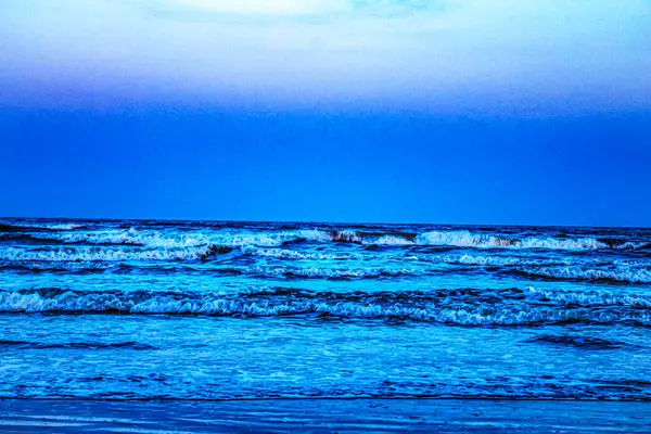 Deniz kıyısında gün batımı