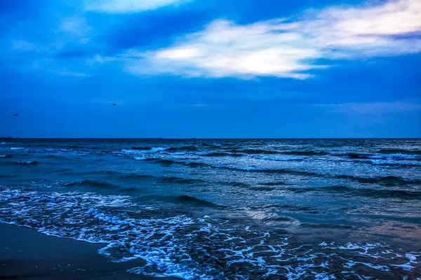 Denizin üzerinde gün batımı