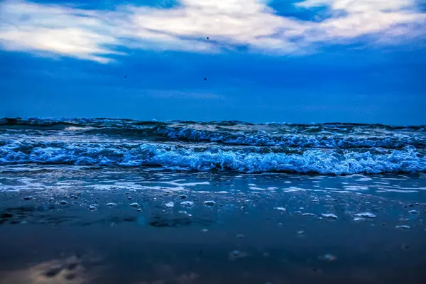 Karadeniz kıyısında fırtına ve dalgalar