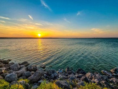 Denizde güzel gün batımı