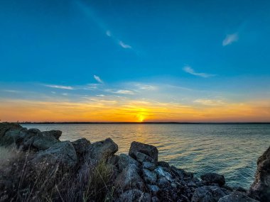 Gölde güzel bir gün batımı