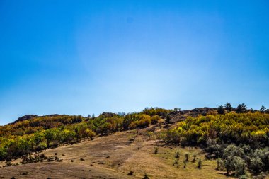 Dağlardaki güzel dağ manzarası