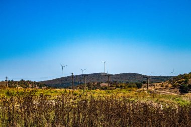 Tepedeki yel değirmeni