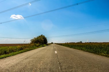 Güzel manzaralı bir yol.