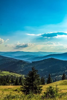 Bulutlu gökyüzü arka plan şaşırtıcı doğa manzaralı