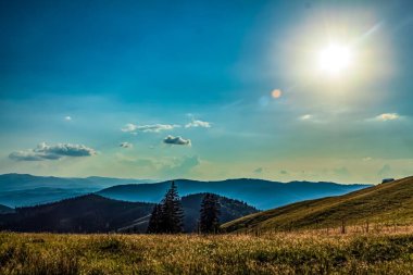 Dağlarda güzel bir gün batımı