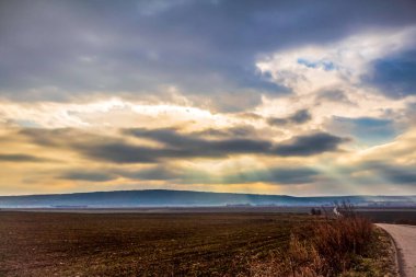 Alman kırsalında güzel bir günbatımı