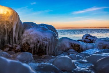 Gölde kış günbatımı