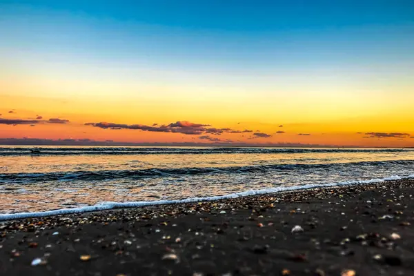 Sahilde güzel gün batımı