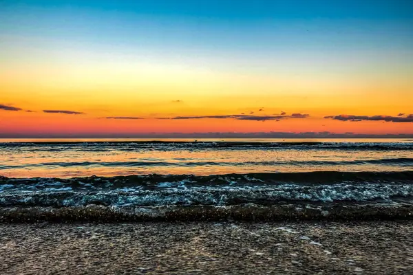 Sahilde güzel bir gün batımı