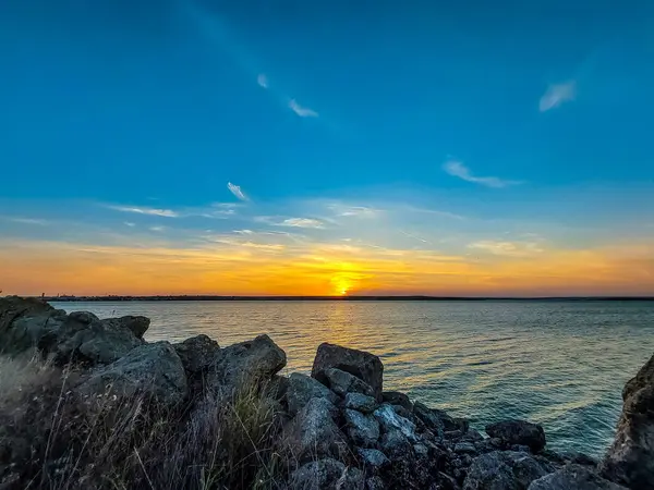 Gölde güzel bir gün batımı