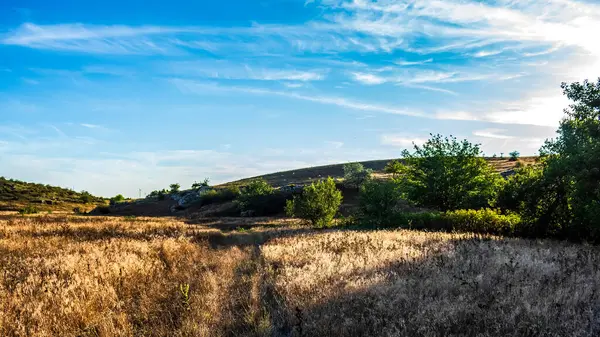 Dağlardaki güzel yaz manzarası