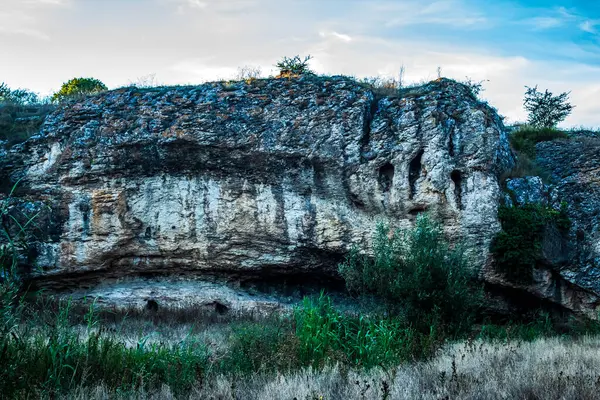 gün batımında kaya oluşumu.