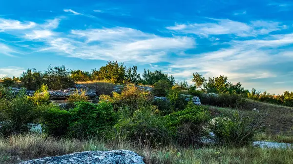 Perla köyünün eski bir kalesinin kalıntıları.