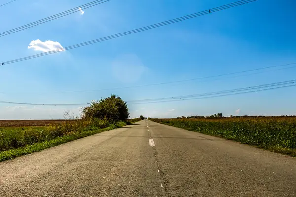 Güzel manzaralı bir yol.