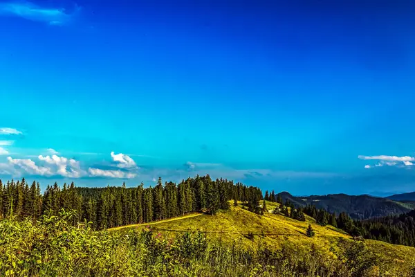 Dağların güzel manzarası