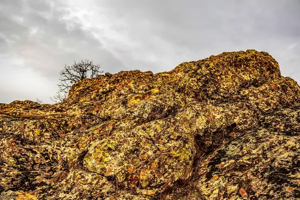 dağlar ve bulutlar ile güzel doğa manzara