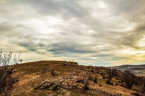 Bir bulutlu gökyüzü manzara