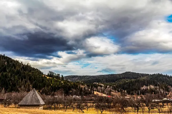 Sonbahar aylarında Ukrayna Karpatlar