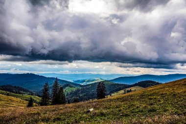 Karpat dağları olan güzel bir manzara.