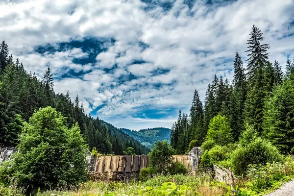 Dağların güzel manzarası