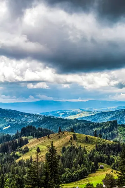 Dağların güzel manzarası