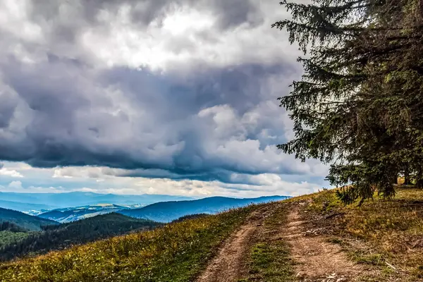 Dağların güzel manzarası