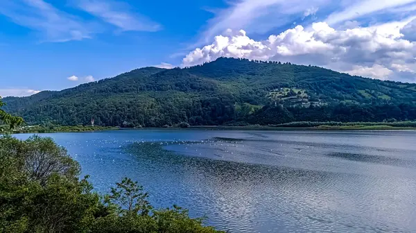 Gölün güzel manzarası