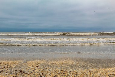Bulutlu bir günde Baltık Denizi Sahili, Almanya