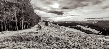 Karpatlar 'ın dağlarında kış