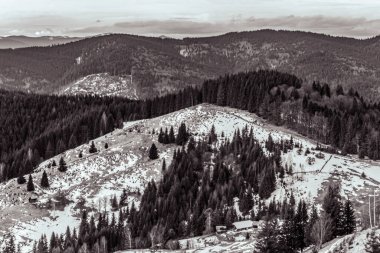 Dağlardaki dağ manzarası