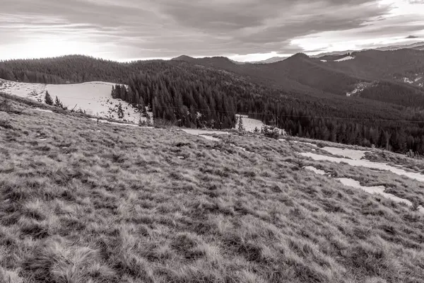 Dağlardaki güzel dağ manzarası