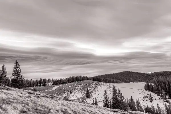 Karpatların dağlardaki panorama manzarası