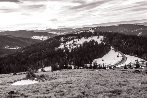 Güzel kış manzara dağ