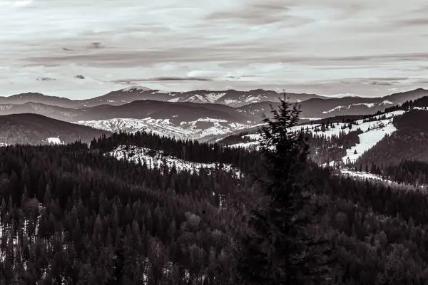 Dağların güzel manzarası