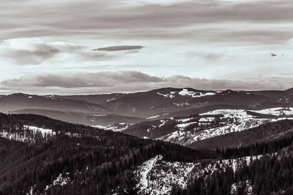 Kış dağların güzel manzara