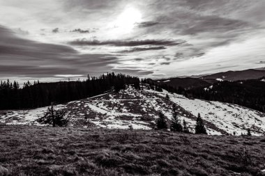 Karpatlar 'da kış dağı manzarası