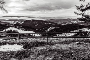 Karpatlar 'ın dağ köyünden manzara