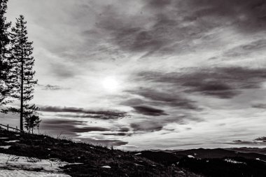 Karlı güzel bir manzara.