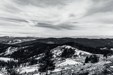 Kışın güzel dağ manzarası