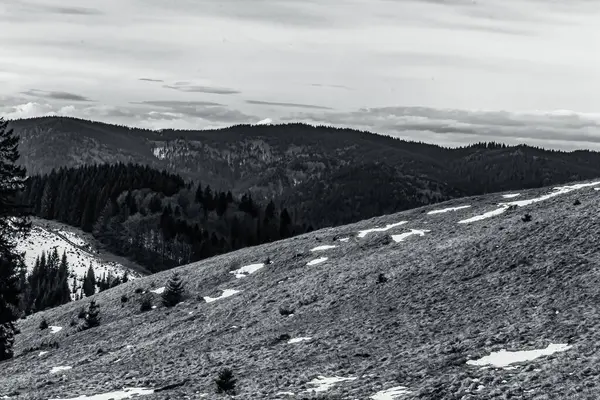 Dağların güzel manzarası