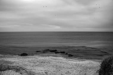 siyah beyaz deniz manzarası