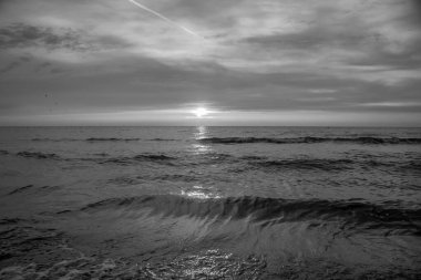 Denizde güzel bir gün doğumu