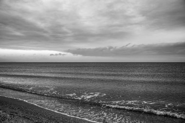 Bulutlar ile güzel deniz manzarası