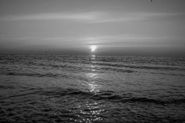 Sahilde güzel bir gün batımı