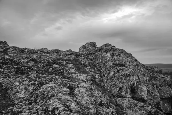 Dağlardaki güzel dağ manzarası