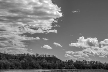 Nehir ve göl manzarası çok güzel.
