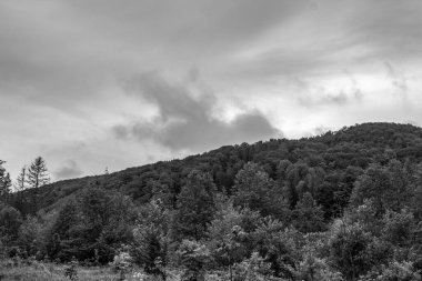 Bulutlu güzel dağ manzarası