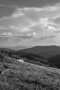 Karpat dağlarındaki dağların güzel manzarası